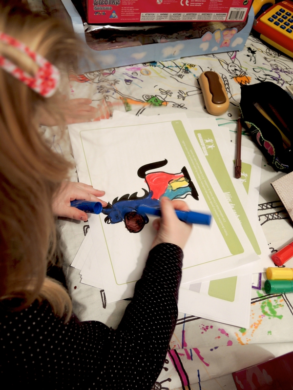 Activité pour occuper les enfants : organiser une chasse au trésor avec Chasse O Trésor ©aunomi