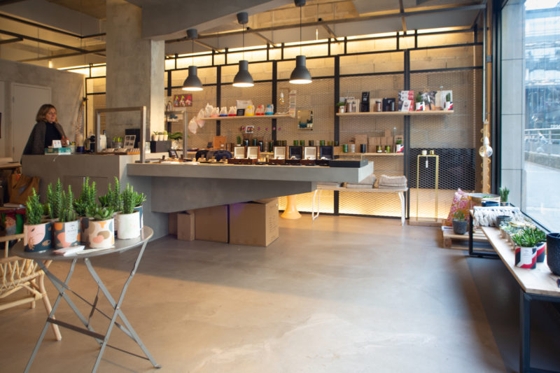 Concept-store à Bois-Colombes, sélection de produits éco-conçus et innovants pour femme, homme et enfant cadeaux déco, jouets, bijoux, plantes