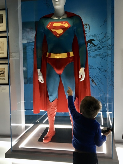 Activité en famille à Paris, exposition des Super Héros Batman Superman Wonderwoman ©aunomi