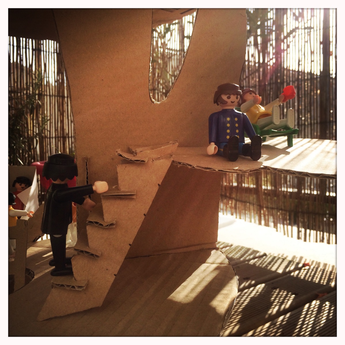 Activités enfant - créer une cabane avec un carton